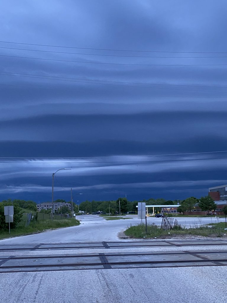 Shelf clouds